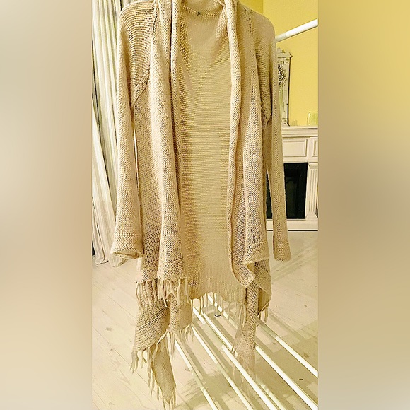 Sweaters - Boho oatmeal asymmetrical cardigan with fringe.